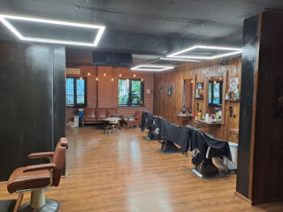 Barber Shop Un Loc  300€