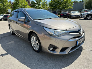 Toyota Avensis foto 2