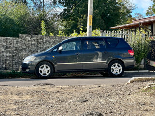 Toyota Avensis Verso foto 10