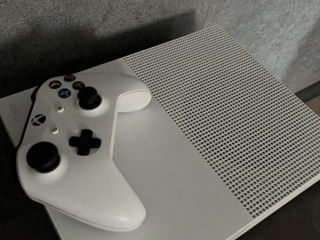 Срочно продаю xbox one s 1 TB