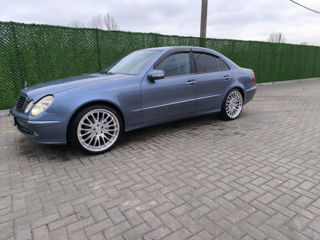 Mercedes E-Class foto 8