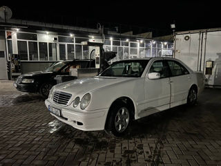 Mercedes E-Class foto 2