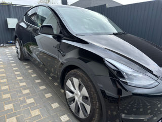 Tesla Model Y foto 2