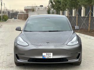 Tesla Model 3 foto 2