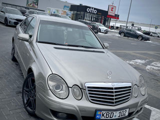 Mercedes E-Class foto 0