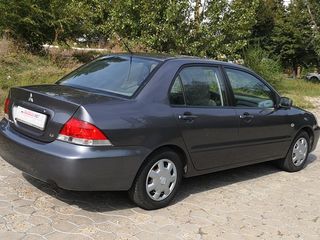 Mitsubishi Lancer foto 12