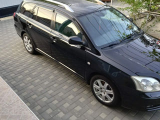 Toyota Avensis foto 4