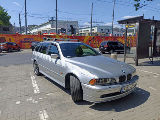 BMW 5 Series Touring foto 4