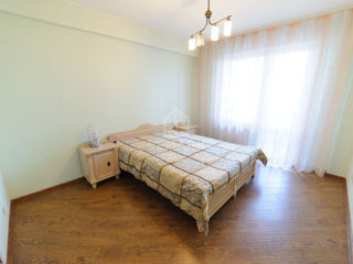 Apartament cu 3 camere, 125 m², Centru, Chișinău foto 3