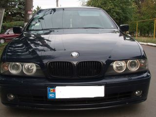 BMW 5 Series foto 8