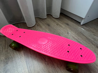 Розовый скейтборд