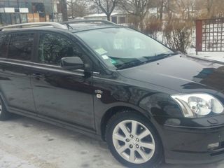 Toyota Avensis foto 1