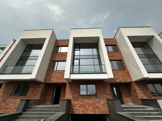 De vânzare townhouse pe 3 nivele, 290 m, str. Salcâmilor