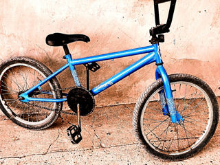 Vând bicicleta BMX