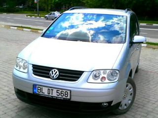 Volkswagen Touran foto 3