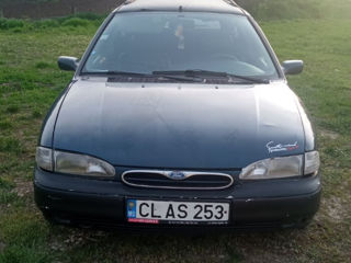 Ford Mondeo foto 1