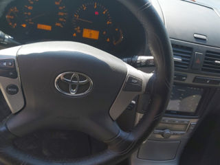 Toyota Avensis foto 6