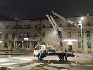 Arendă autoturn pentru instalarea decorațiunilor pe fatade, cladiri, impodobirea brazilor! foto 10