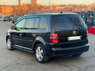 Volkswagen Touran foto 8