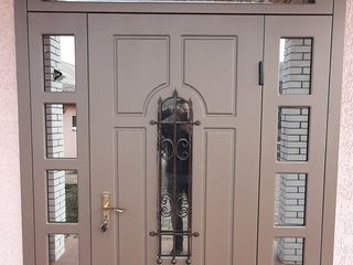 Изготовление входных металлических дверей. Обшивка дверей панелями из МДФ  Usi de exterior Metalice.