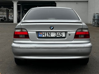 BMW 5 Series foto 2