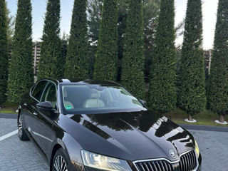 Skoda Superb foto 2