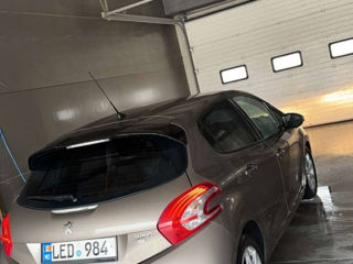 Peugeot 208 foto 3