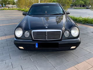 Mercedes E-Class foto 1