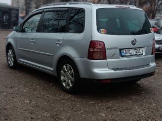 Volkswagen Touran foto 4