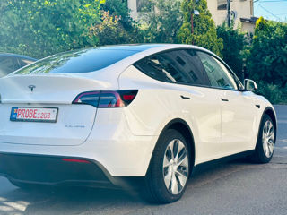 Tesla Model Y foto 6