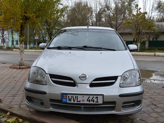 Nissan Almera Tino foto 1