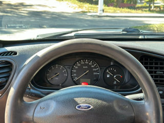 Ford Fiesta foto 4