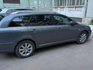 Toyota Avensis foto 2