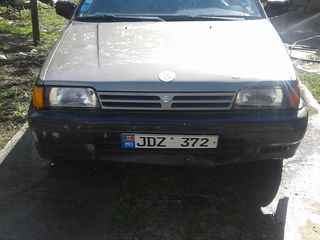 Nissan Sunny foto 1