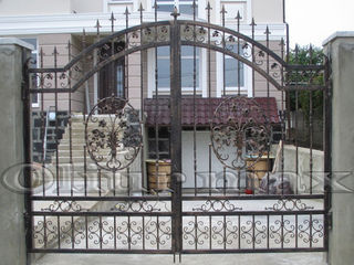 Copertine,porți, garduri, balustrade,  gratii, uși metalice și alte confecții din fier forjat.
