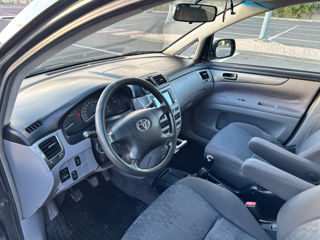 Toyota Avensis Verso foto 15