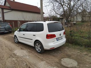 Volkswagen Touran foto 2