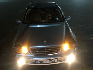 Mercedes C-Class foto 7