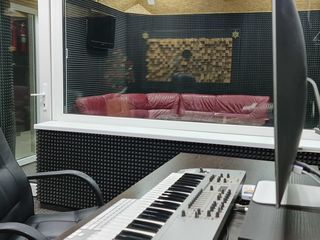 Studiou de Înregistrare și Producție Muzicală / Студия Звукозаписи foto 3