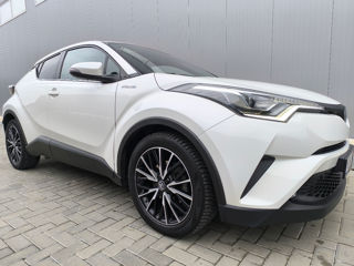 Toyota C-HR foto 2