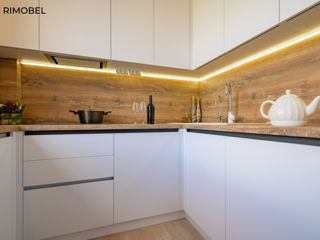 Bucătărie modernă, mat de culoare alb foto 3