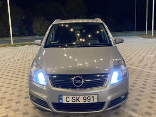 Opel Zafira фото 7