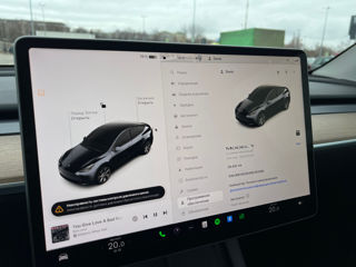 Tesla Model Y foto 8