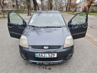 Ford Fiesta foto 10