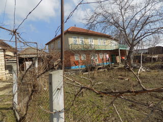 r-n Floresti .casa de pieatra trainica foto 1