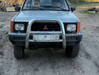 Mitsubishi Pajero foto 2