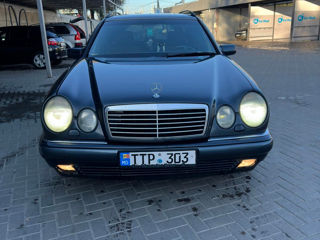 Mercedes E-Class Wagon foto 3