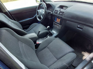 Toyota Avensis foto 4