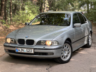 BMW 5 Series foto 1