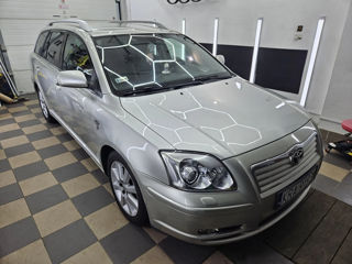 Toyota Avensis foto 2